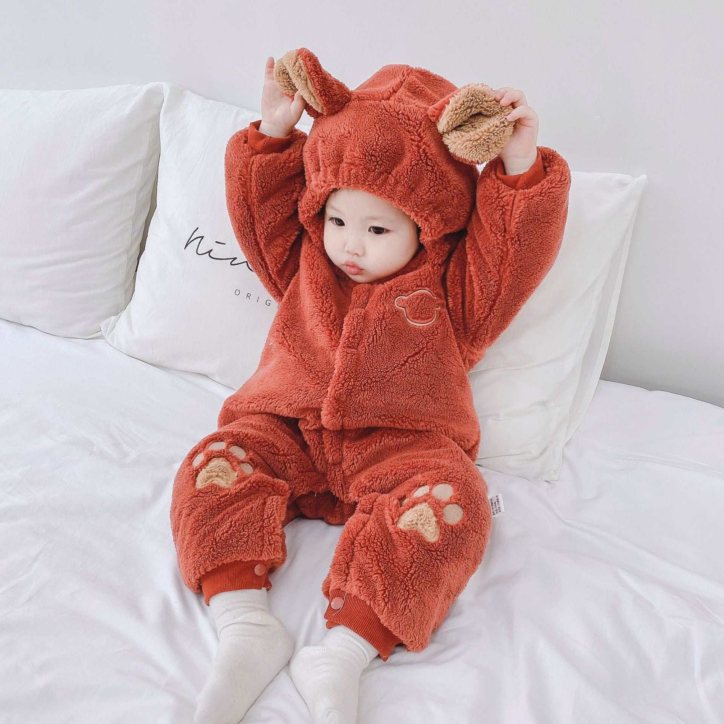 Newborn baby animal printed quilted onesie romper in rice velvet fabric, suitable for winter and autumn.