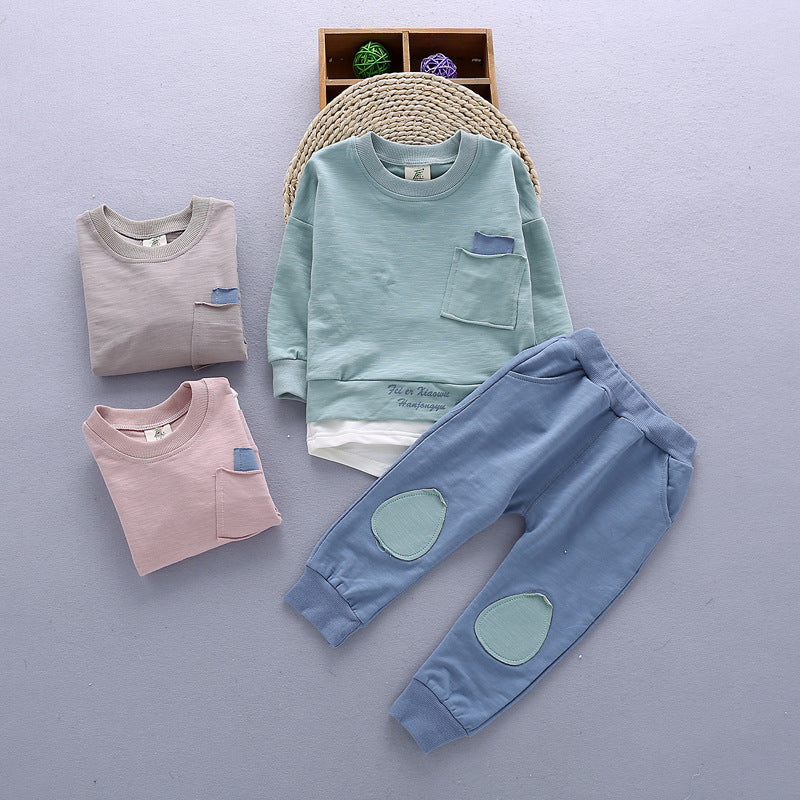 Boys comfortable sportswear set with long-sleeve top and trousers in soft cotton, featuring multiple color options.