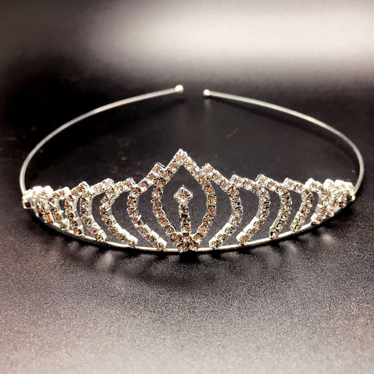 Shiny mini full rhinestone tiara for children, metal crown hairpin.
