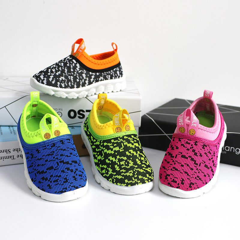 Mesh children's sport shoes in various colors, breathable and casual for spring and autumn.