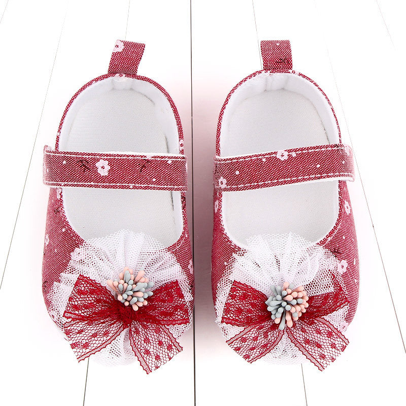 Non-slip toddler shoes with bow lace design, breathable and wear-resistant cotton material.